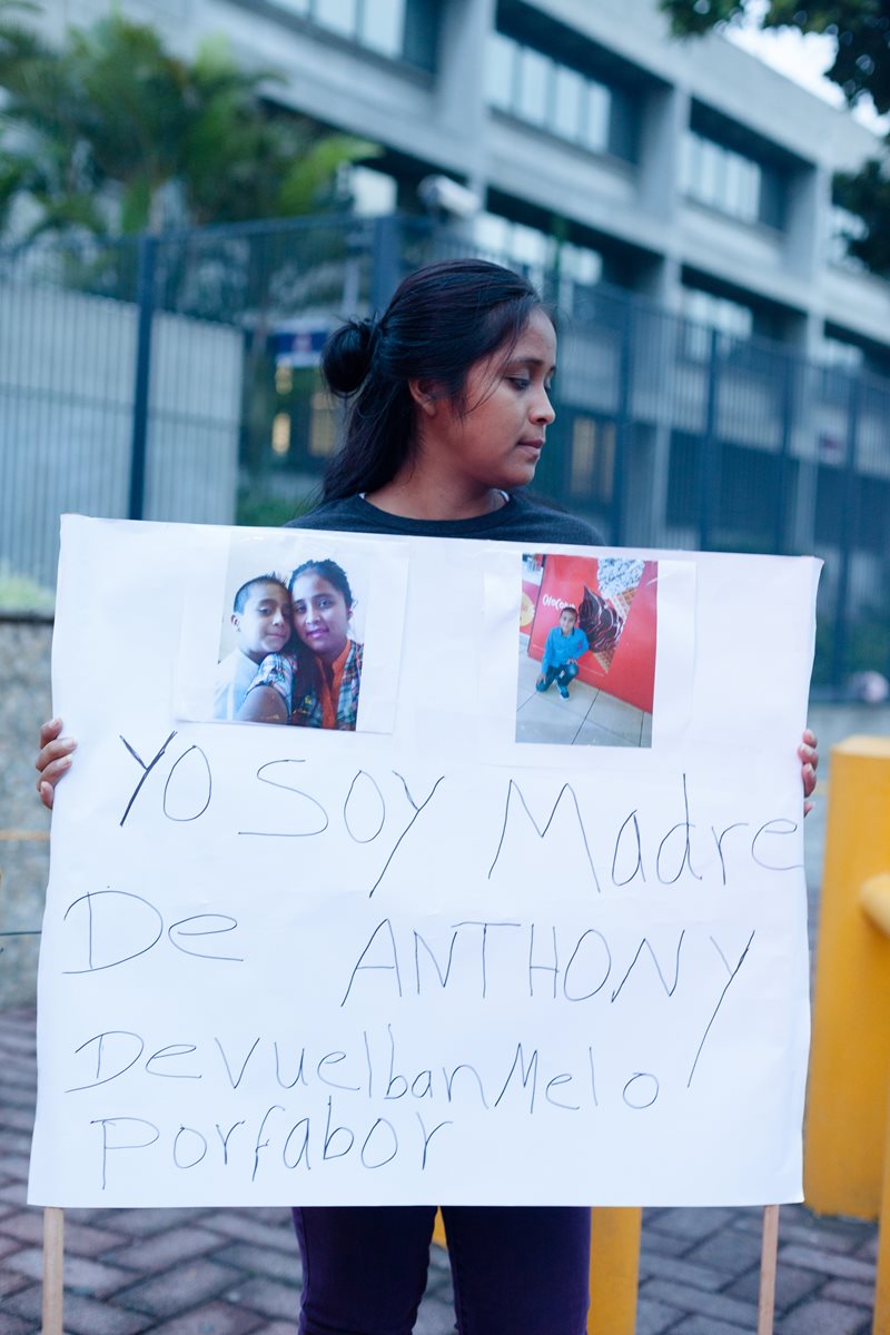Elsa Johanna Ortiz exigen a las autoridades de EE. UU. que le devuelvan a su hijo, del cual fue separado en Houston, Texas. (Foto Prensa Libre: Juan Diego González)