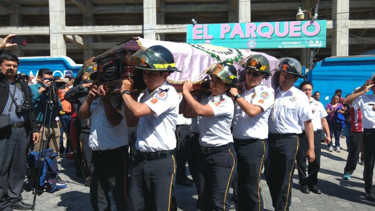 Socorristas de la quinta compañía de Bomberos Voluntarios le rendirán un homenaje póstumo. (Foto Prensa Libre: Cortesía)