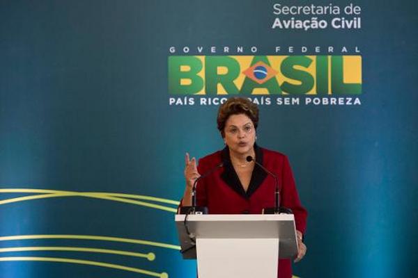 La presidenta de Brasil Dilma Rousseff habla en un acto oficial en Sao Paulo. (Foto Prensa Libre: AFP).