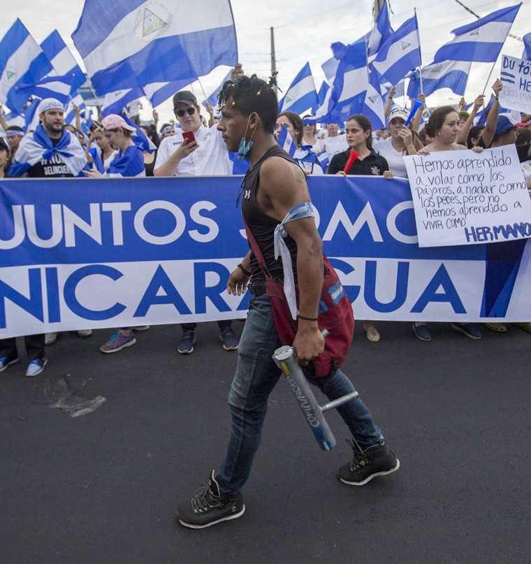 Miles de nicaragüenses salieron a las calles de la capital para exigir la renuncia del presidente Daniel Ortega.(EFE).