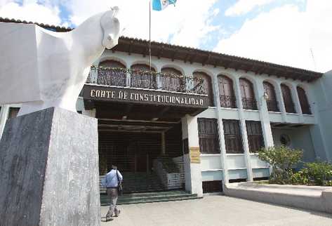La Corte de Constitucionalidad en fallos distintos a otorgado amparos a sus magistrados. (Foto Prensa Libre: Hemeroteca PL)