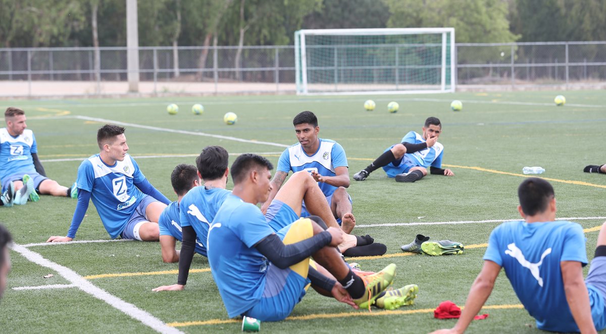 Los cremas se preparan para enfrentar a los príncipes azules, en el duelo de la fecha 18 del Clausura 2018. (Foto Prensa Libre: Francisco Sánchez).