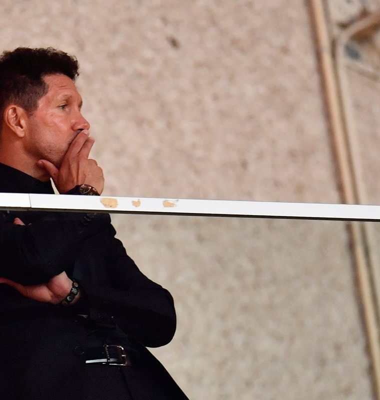 Diego Simeone observo el partido desde las tribunas debido a una suspensión. (Foto Prensa Libre: AFP)