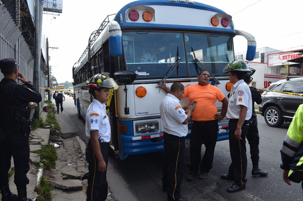 El autobús se dirigía hacia Nicaragua cuando fue ultimado el conductor. (Foto Prensa Libre: CBV).