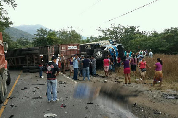 Accidente en Agua Blanca, Zacapa. (Foto cortesía del usuario de Twitter @Beto8487)
