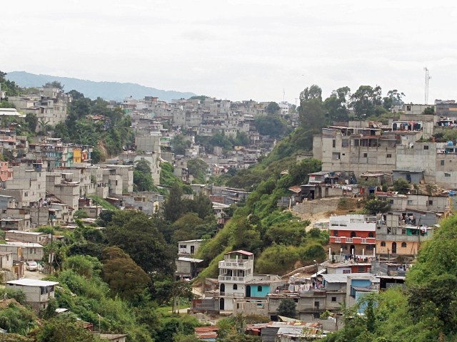 Ante falta de recursos en el Inde para cubrir subsidio, una de las opciones es enfocarlo a los sectores de mayor pobreza. (Foto Prensa Libre: Hemeroteca PL)