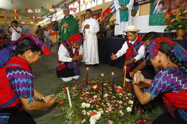 Mayas efectuaron ritual durante el oficio religioso por el Día del Migrante.