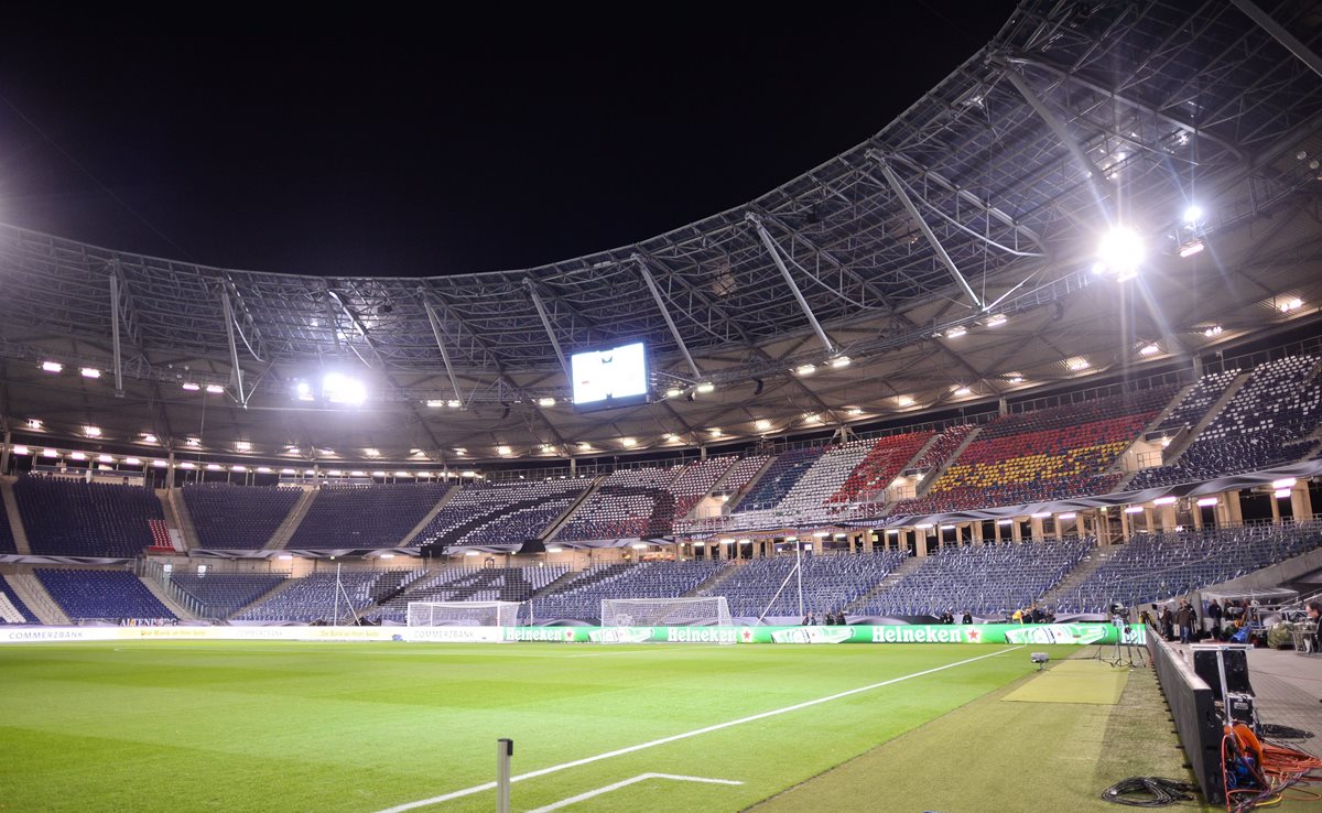 Vista general del estadio HDI-Arena en Hannover en Alemania después de la cancelación del partido amistoso entre Alemania y Holanda por razones de seguridad. (Foto Prensa Libre: EFE)