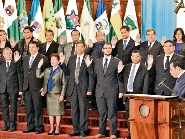 El presidente Jimmy Morales juramentó el 7 de marzo último a los 22 gobernadores departamentales. En esa ocasión defendió la procedencia de los nombrados.