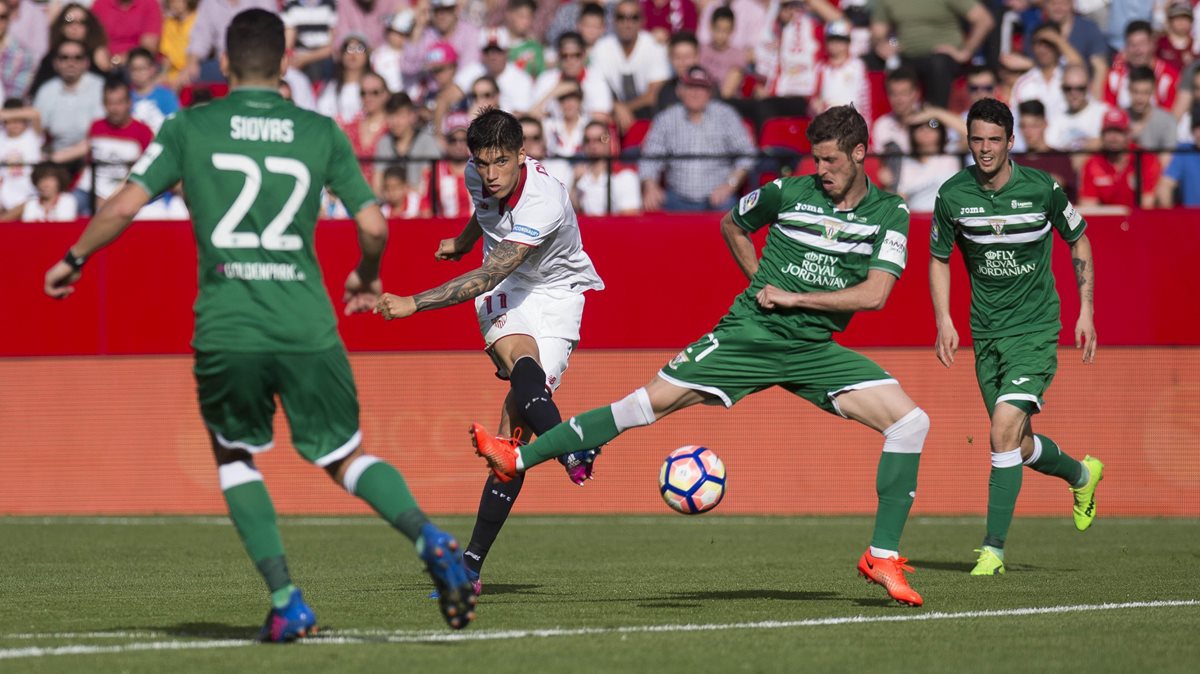 Acción durante el partido entre Sevilla y Leganés. (Foto Prensa Libre: EFE)