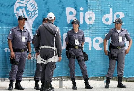 La violencia en Río de Janeiro no cesa y el incremento de seguridad aumenta. (Foto Prensa Libre: AFP)