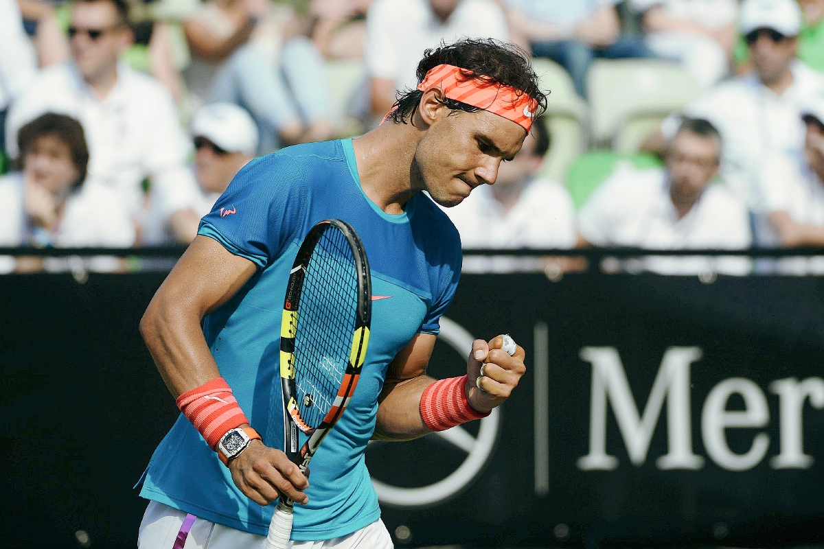 El tenista español Rafael Nadal, durante el partido de la segunda ronda del torneo de Stuttgart que disputa contra el chipriota Marcos Baghdatis. (Foto Prensa Libre: EFE)