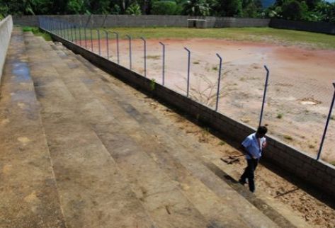 La ONG Asoteddi paralizó en 2007 la construcción del estadio de la aldea Sahilá, en Izabal, pese a que el Consejo de Desarrollo local le pagó el 90 por ciento del valor de la obra. (Foto: Archivo)