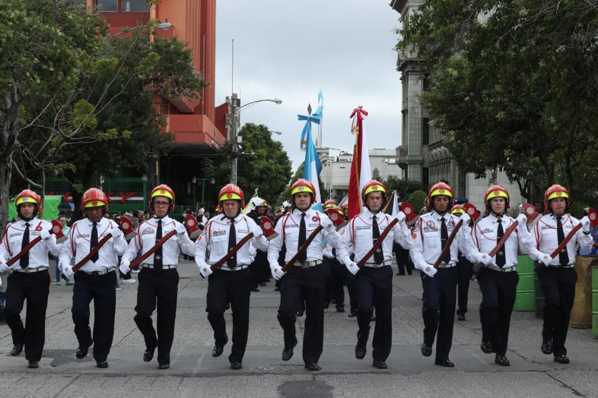 En la actividad participaron más de 700 bomberos municipales. (Foto Prensa Libre. Esbin García)