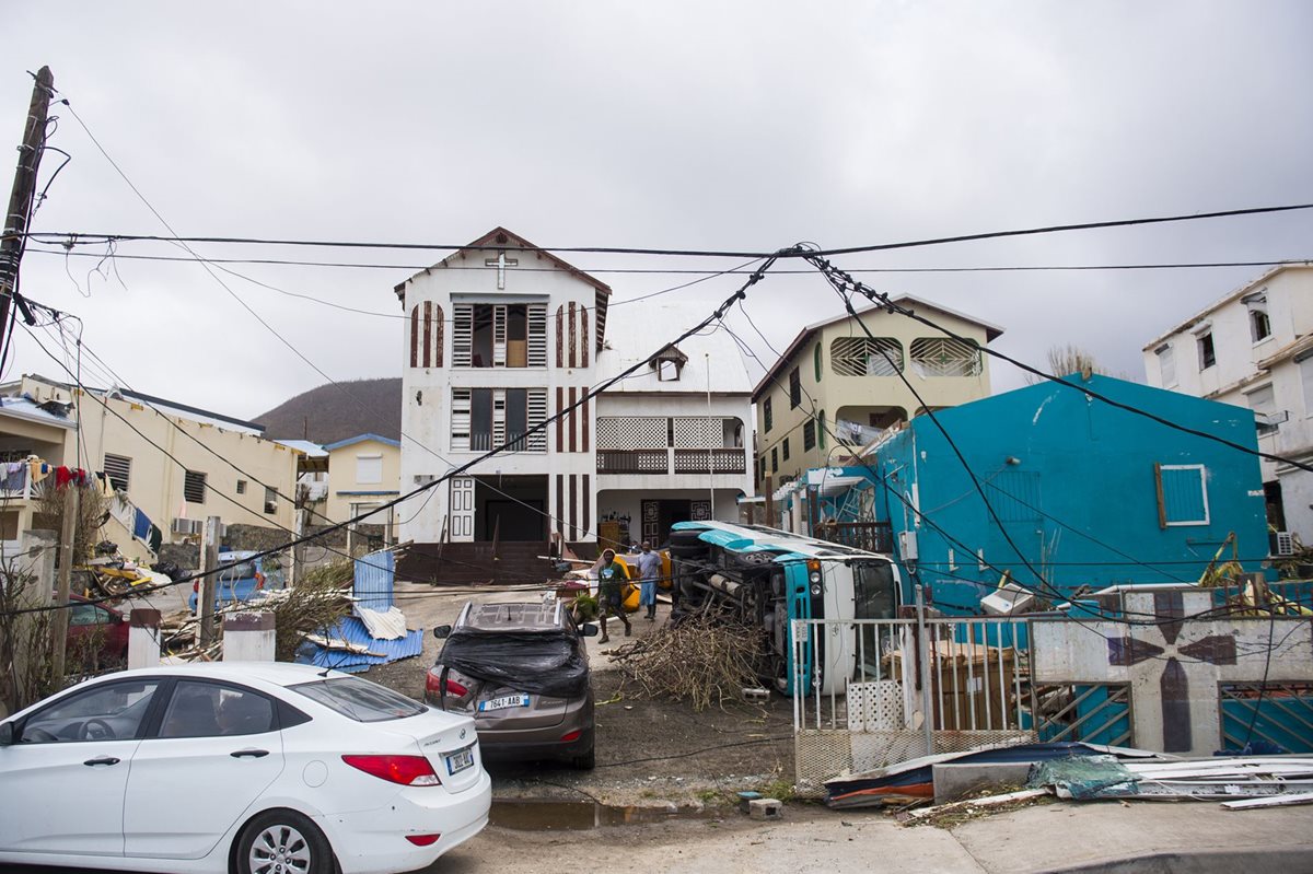 15 muertos se registran en el Caribe por el paso del Huracán Irma que sigue afectando la región. (Foto Prensa Libre: AFP)