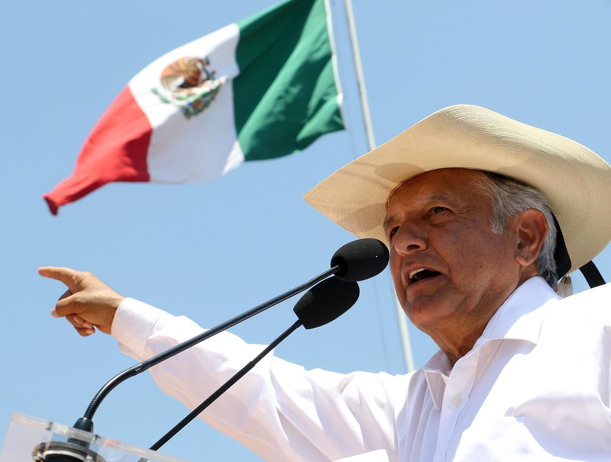 Andrés Manuel López Obrador participa en un acto de campaña el 28 de mayo en la ciudad de Zitácuaro, estado de Michoacán, México. (EFE)