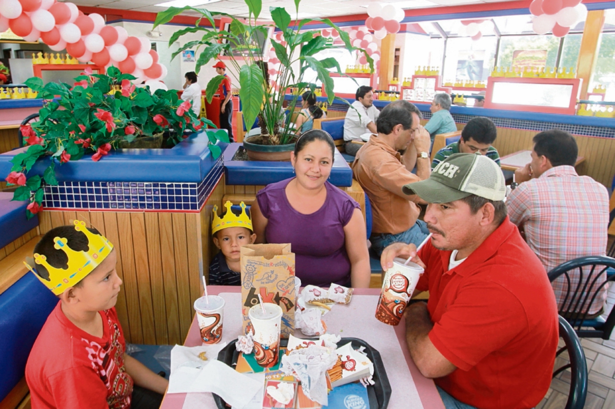 El negocio de la comida representa alrededor de Q18 mil 343 millones en consumo, según las cuentas nacionales del Banco de Guatemala. (Foto Prensa Libre: OSCAR ESTRADA)