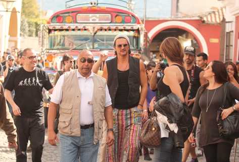 El cantautor guatemalteco Ricardo Arjona grabó durante el pasado fin de semana escenas del vídeo de su tema "Fuiste tú", incluido en su última producción  Independiente  en calles de Panajachel, Sololá. Posteriormente, su equipo se trasladó a Antigua Guatemala. (Foto Prensa Libre: Walter Sactic)