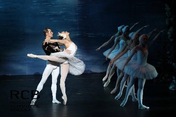 La célebre obra El lago de los cisnes será presentada el 28 de mayo a las 20 horas en el Centro Cultural Miguel Ángel Asturias por la compañía rusa independiente Russian Classical Ballet (RCB).