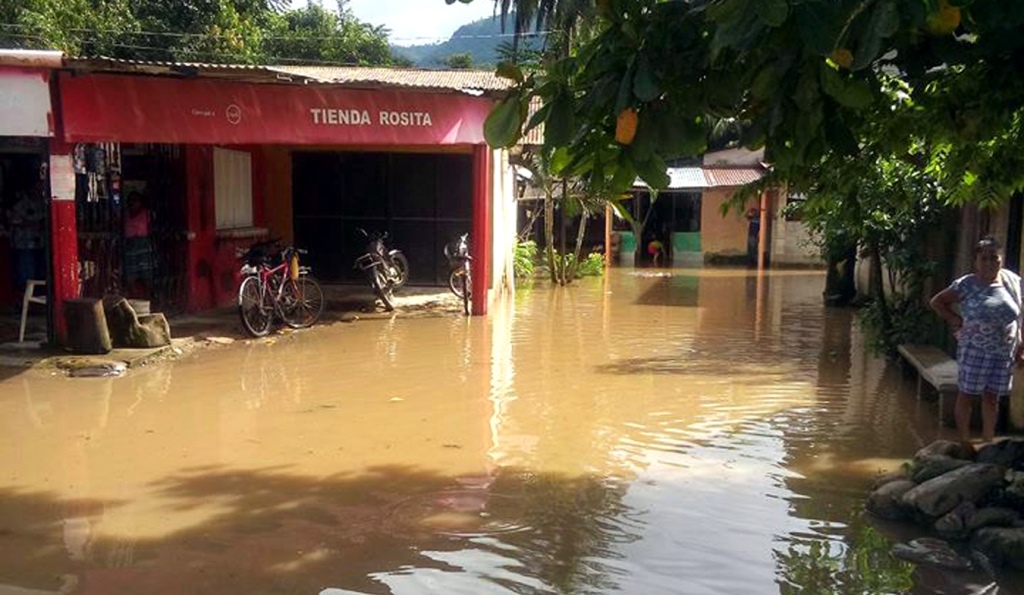 Una de las áreas inundadas en Morales, Izabal. (Foto Prensa Libre: Dony Stewart).