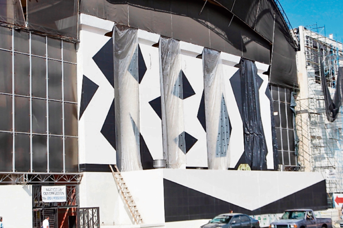 El Centro Comercial Los Próceres renovó su fachada y estará lista a finales de noviembre.