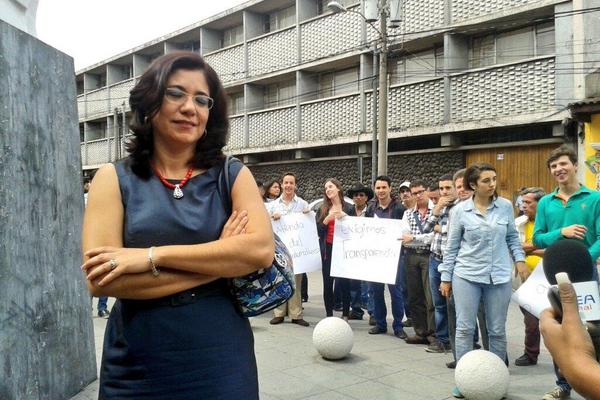 Magistrada Claudia Escobar espera que los magistrados de la CC resuelvan hoy las acciones de amparo. (Foto Prensa Libre: Guatevisión)