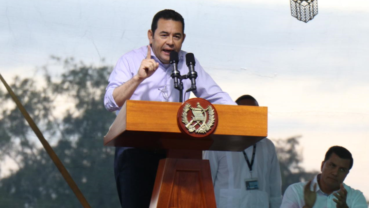El presidente Jimmy Morales recordó, durante un acto público en Izabal, que es el Ejecutivo quien define la política exterior de Guatemala. (Foto Prensa Libre: Dony Stewart)