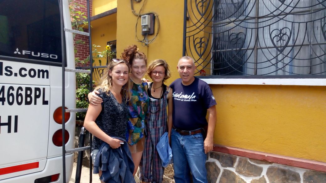 Dos turistas europeas fueron halladas sanas y salvas en Alta Verapaz. Sus familiares las creían desaparecidas porque no se habían comunicado. (Foto Prensa Libre: Eduardo Sam)