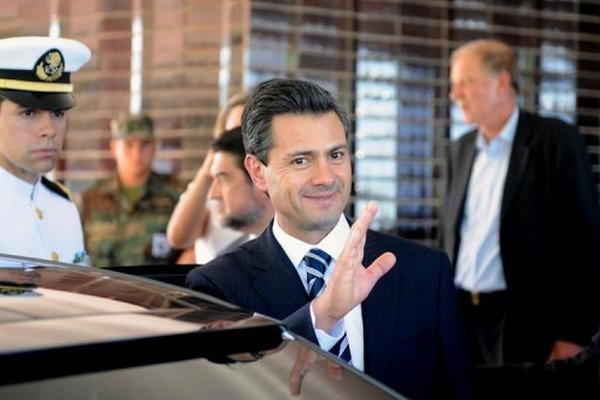 Peña Nieto prometió que todos los niños de quinto y sexto de primaria de su país tengan una laptop con internet. (Foto Prensa Libre: AFP)