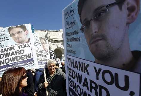Edward Snowden, ex agente de la CIA, permanece en Rusia. (Foto Prensa Libre: AP)