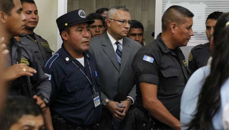 Salvador González, alias Eco, ingresa al Juzgado Tercero Penal, en la Torre de Tribunales.(Foto Prensa Libre: Paulo Raquec)