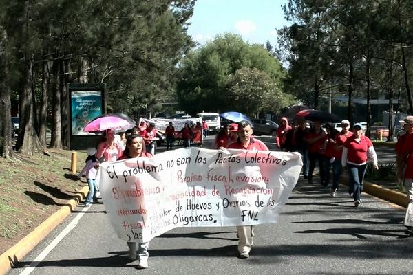Marcha en ruta a El Salvador. (Foto Prensa Libre: Estuardo Paredes)