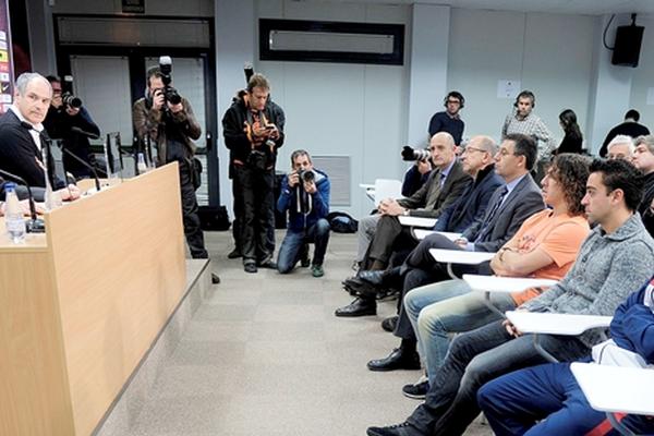 En una conferencia de prensa se informó que Tito Vilanova fue operado según lo planificado. (Foto Prensa Libre: AFP)