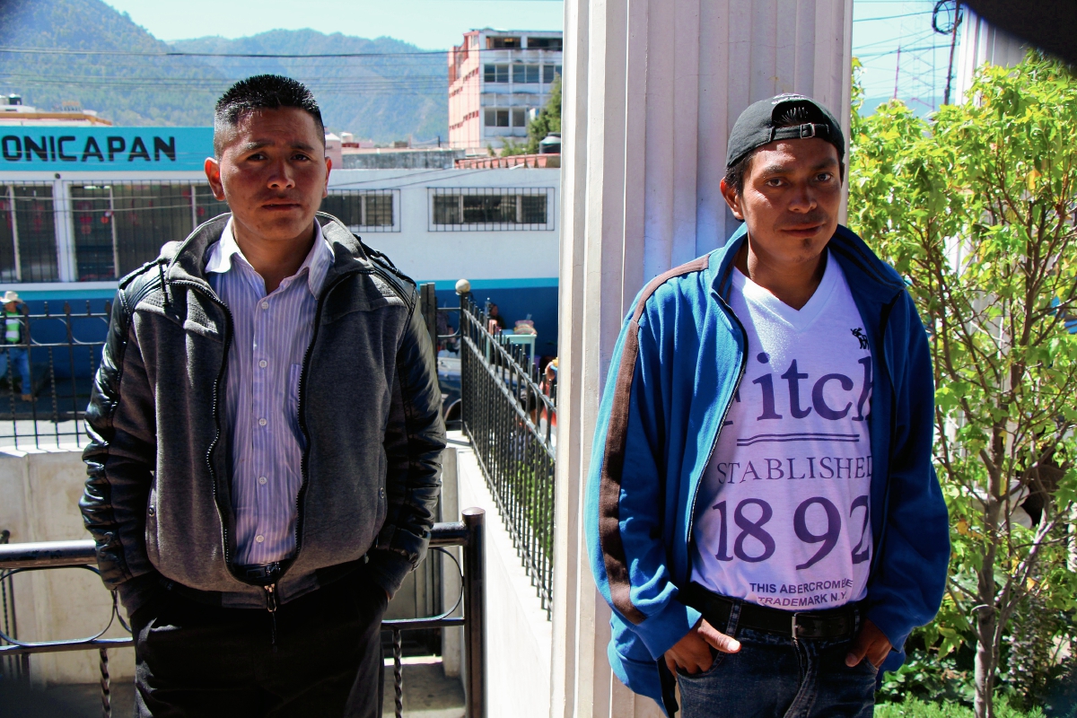 Francisco Oxlaj  y Cristóbal Winac fueron liberados hoy en San Cristóbal Totonicapán, Totonicapán (Foto Prensa Libre: Édgar Domínguez)
