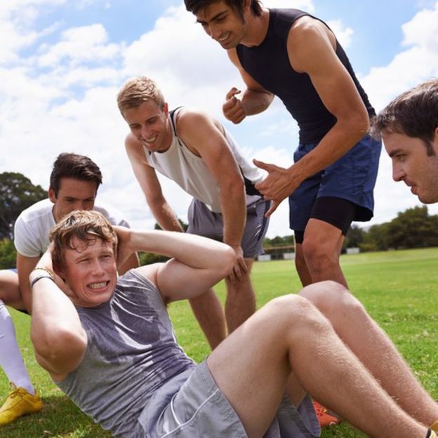 Hacer abdominales resulta un martirio para la mayoría de las personas. GETTY IMAGES