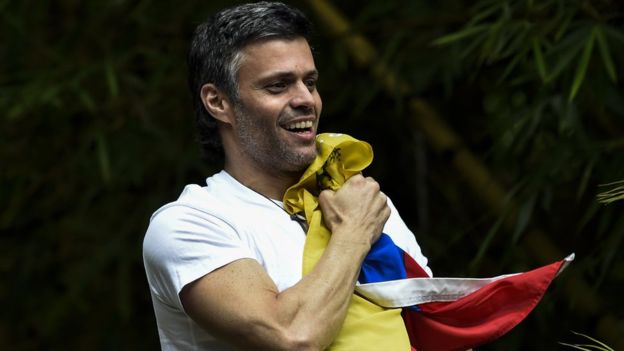 Leopoldo López cumple pena en arresto domiciliario. AFP