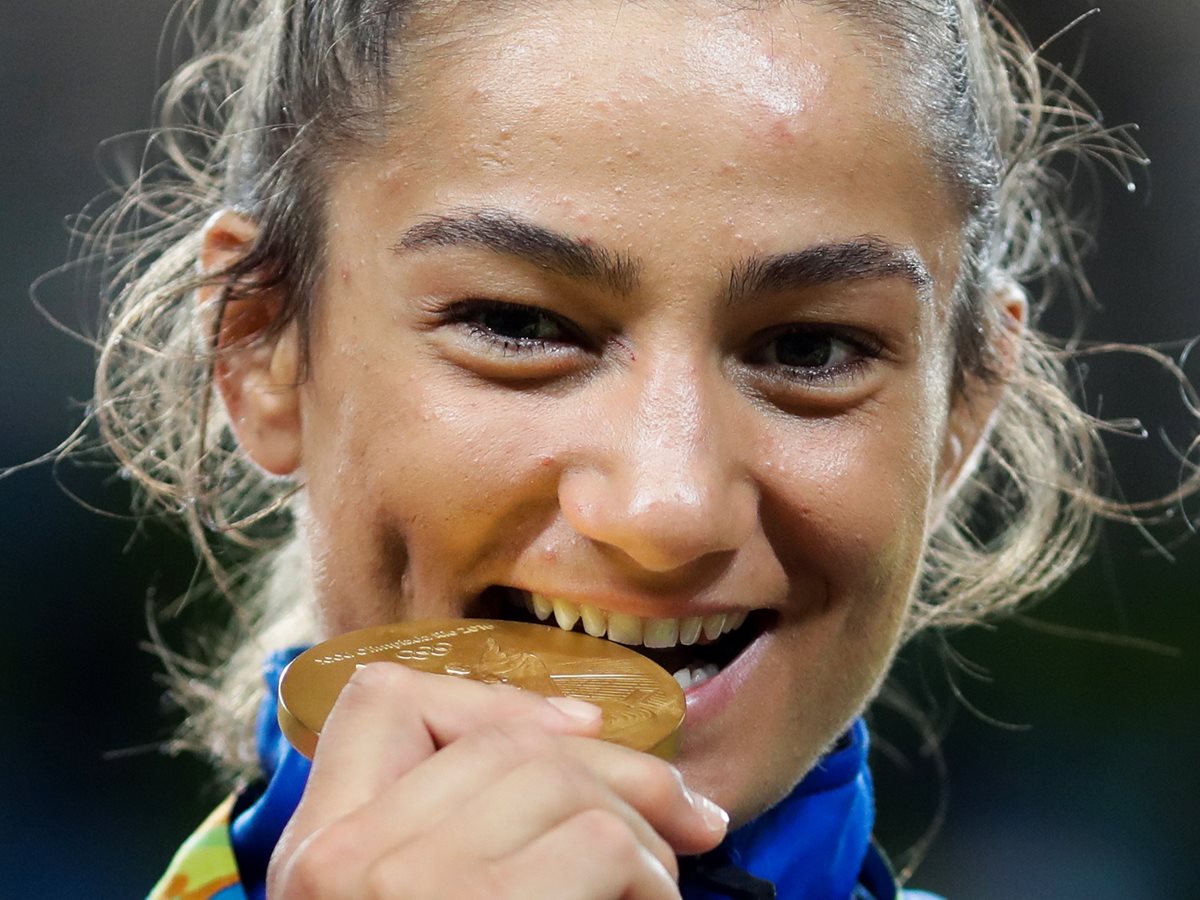 Kelmendi entró a la historia de su país y de los Juegos Olímpicos. (Foto Prensa Libre: AP)