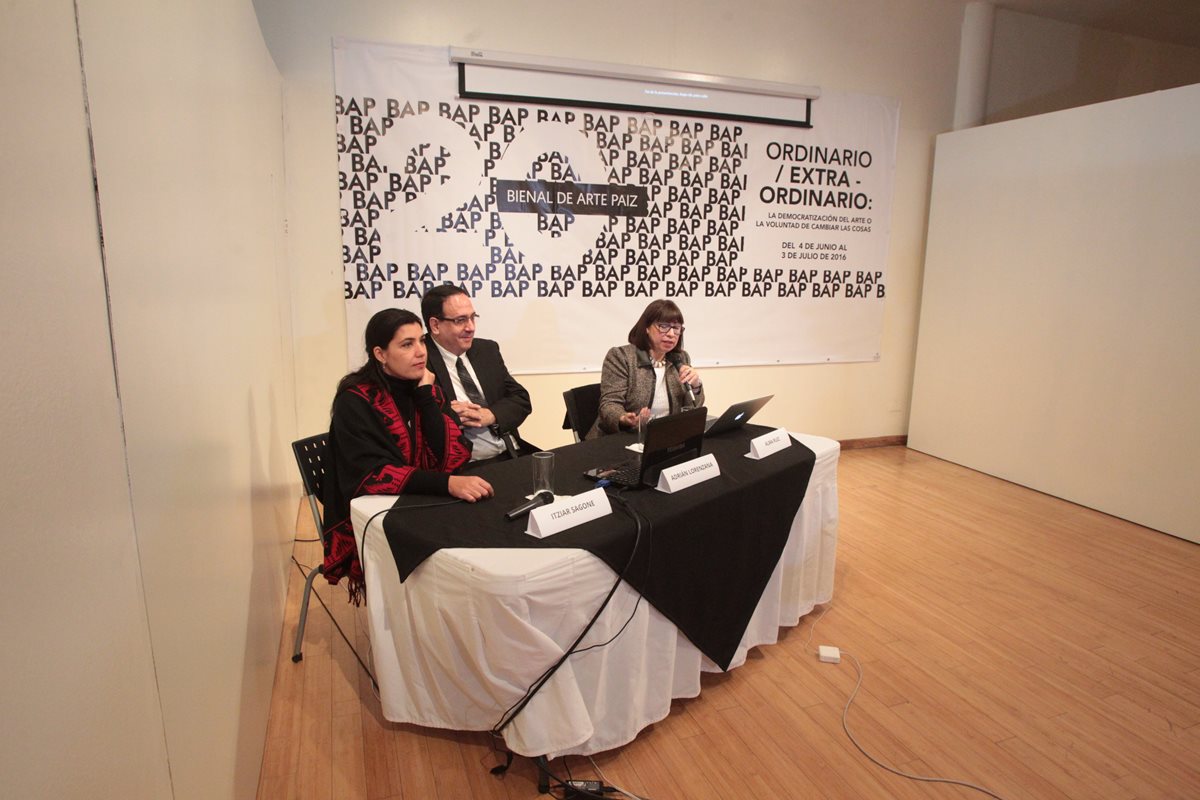 Organizadores anuncian detalles de la 20 Bienal de Arte Paiz que comienza el 4 de junio. (Foto Prensa Libre: Ángel Elías)