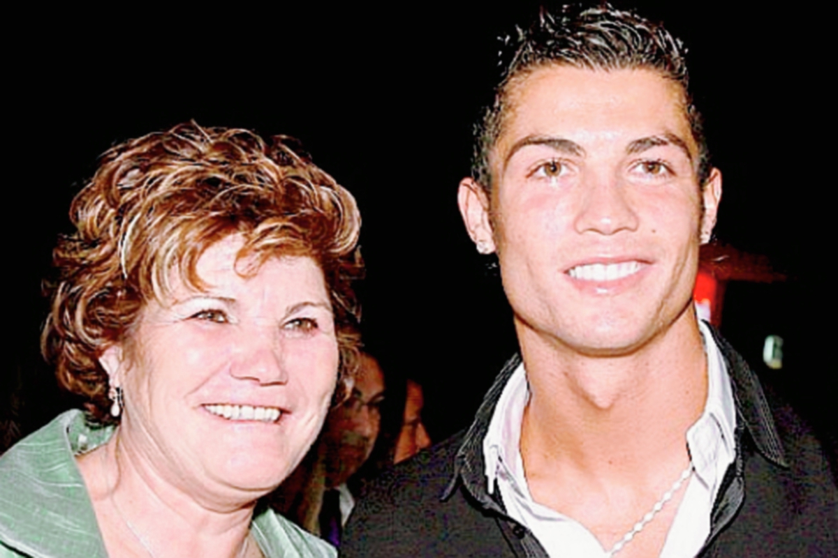 Cristiano Ronaldo junto a su madre Dolores Aveiro. (Foto Prensa Libre: Hemeroteca PL)