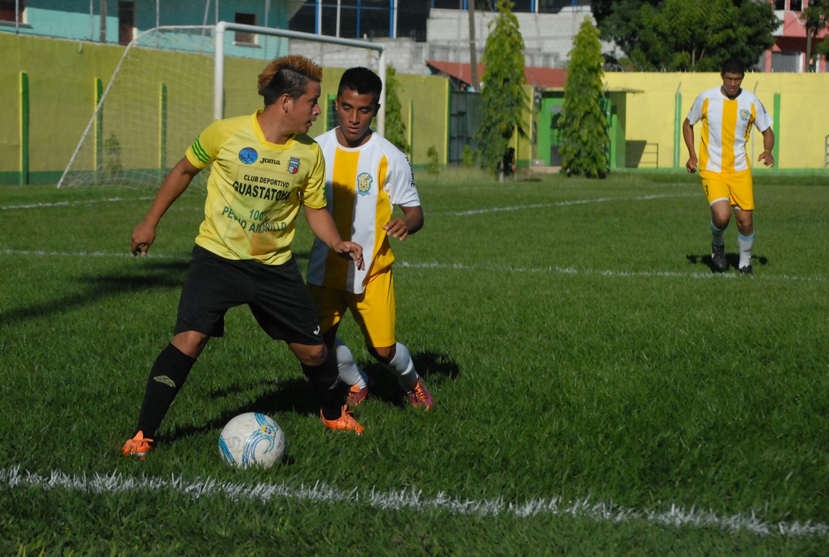 Los guastatoyanos le ganaron 6-0 a San Antonio La Paz, en juego amistoso. (Foto Prensa Libre: Hugo Oliva)