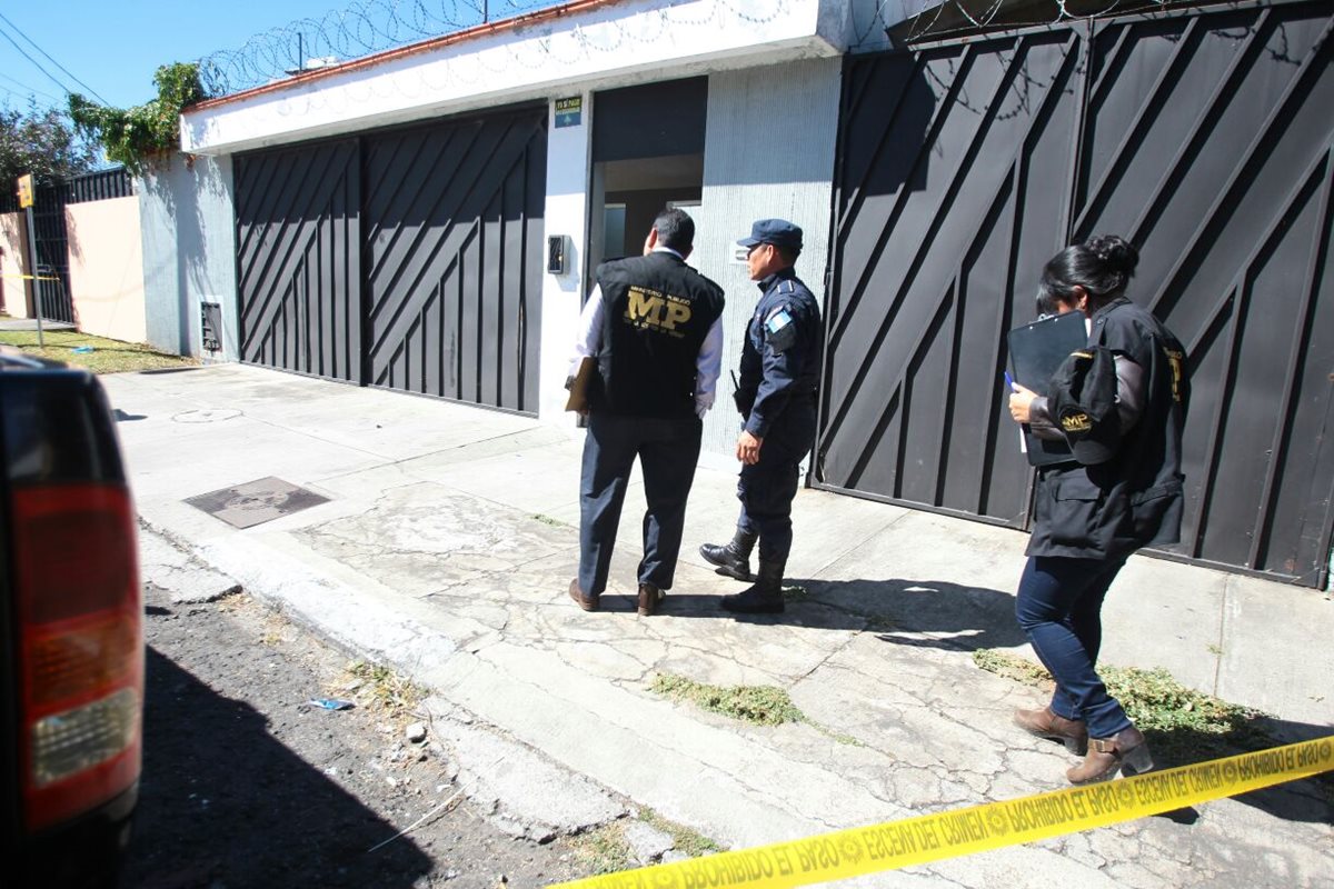 Un hombre fue encontrado muerto en su vivienda en la colonia El Maestro. (Foto Prensa Libre: Érick Ávila)