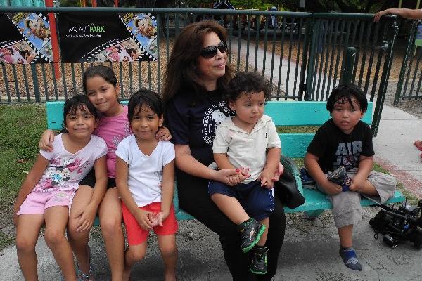 La nicaragüense  Nora Sandigo cuida, en EE. UU., a 817 niños  hijos de padres inmigrantes. (Foto Prensa Libre: AFP).