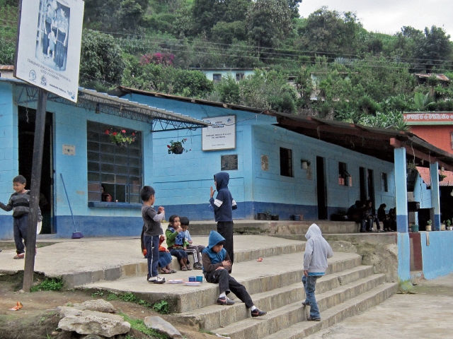 En la escuela de Panimajá, donde también funciona el puesto de Salud, se aprecia la escasa asistencia de estudiantes.