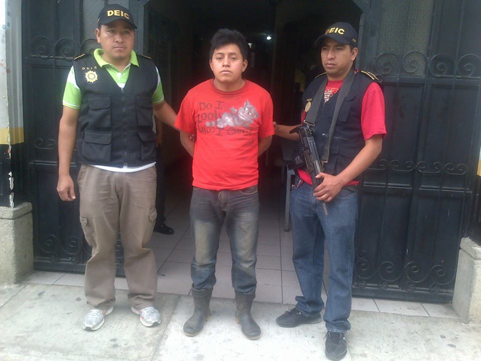 Mynor López Simón es aprehendido por agentes de la PNC en Palín, Escuintla.(Foto Prensa Libre: PNC)