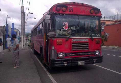 Cifras oficiales detallan aumento de  crímenes en contra de mujeres y pilotos de buses.