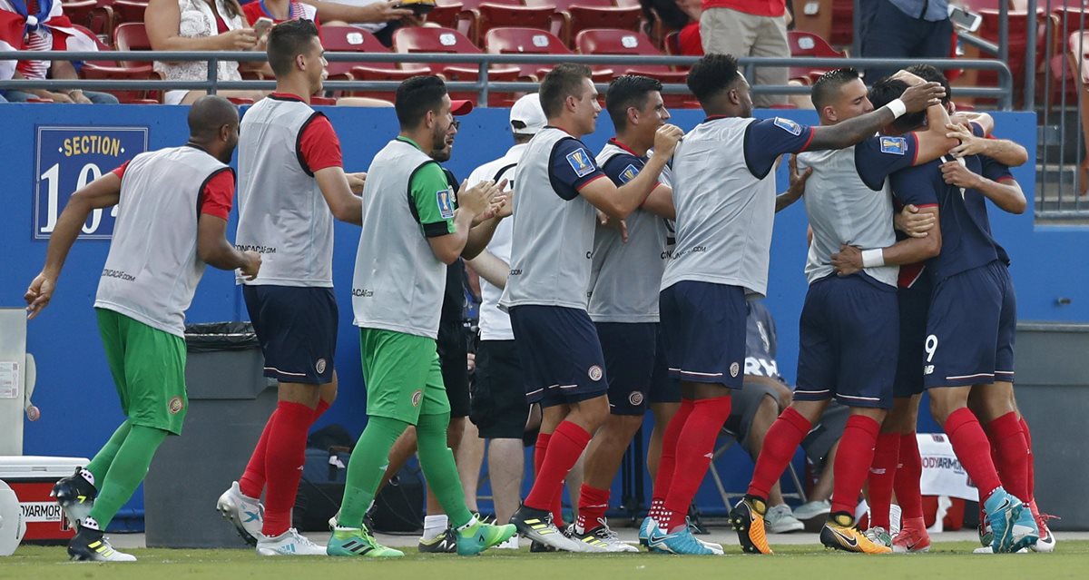 Costa Rica logró un importante triunfo y se clasificó a la siguiente ronda. (Foto Prensa Libre: EFE)