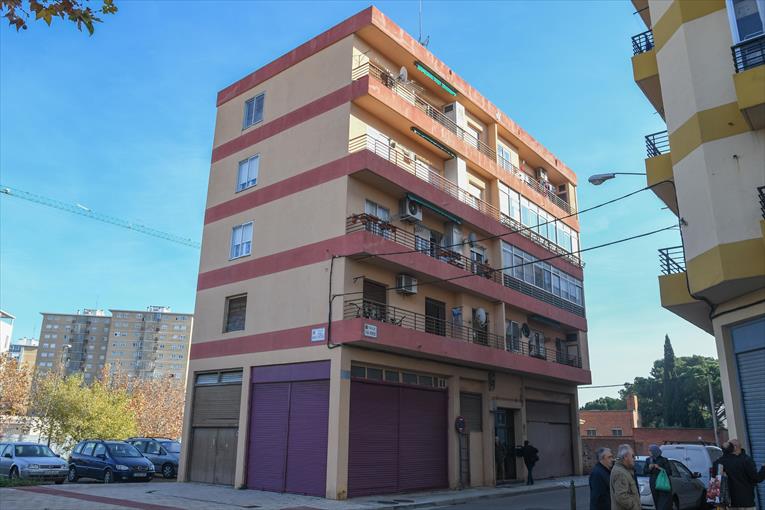 El crimen ocurrió en el cuarto piso de este edificio de apartamentos. (Foto Prensa Libre: Tomada de El Periódico de Zaragoza)