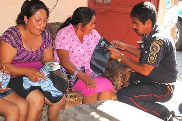 Las tres mujeres que fueron víctimas de asalto en Coatepeque, Quetzaltenango. (Foto Prensa Libre: Édgar Girón)