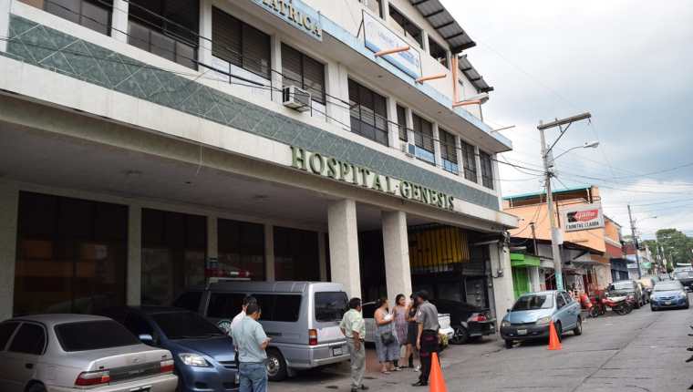 Hospital privado en la cabecera de Escuintla, a donde fueron trasladados los dos heridos. (Foto Prensa Libre: Enrique Paredes)