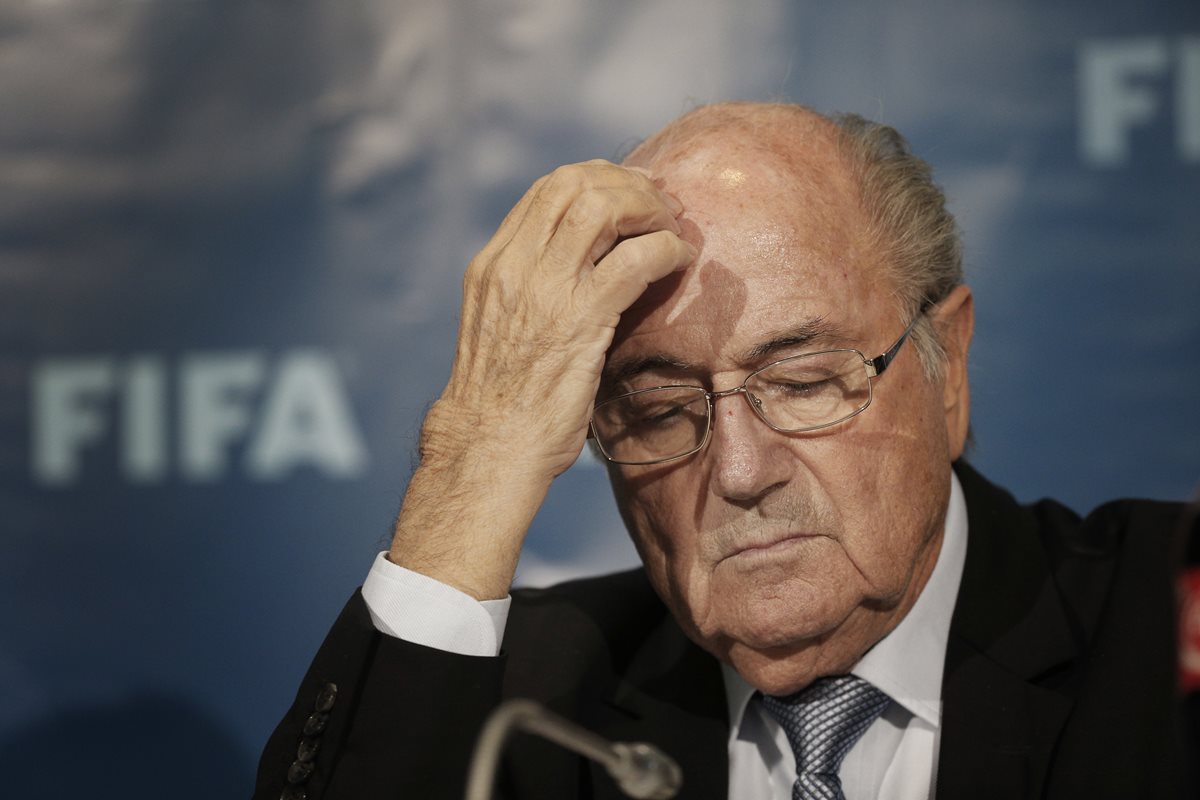 El ex presidente de la FIFA, Joseph Blatter, enfrenta ahora un caso de soborno. (Foto Prensa Libre: AP)